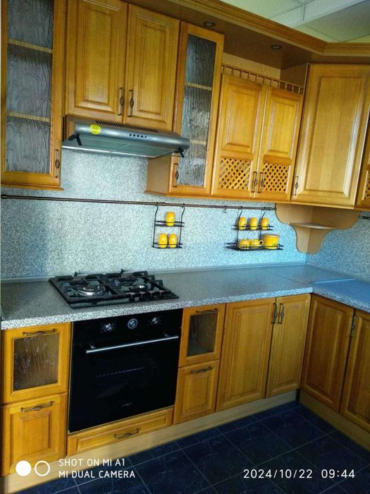 Продам кухню натуральное дерево