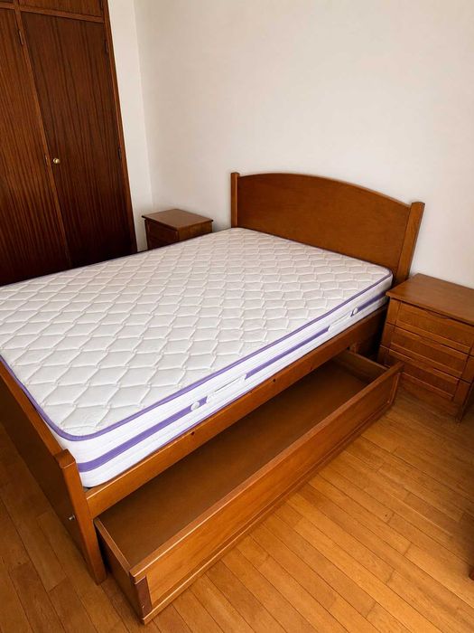 Conjunto de Quarto em Madeira Moviflor - Cama, Roupeiro, Cómoda e Mesas de cabeceira