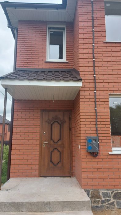 Продам частину нового будинку  на крошні.