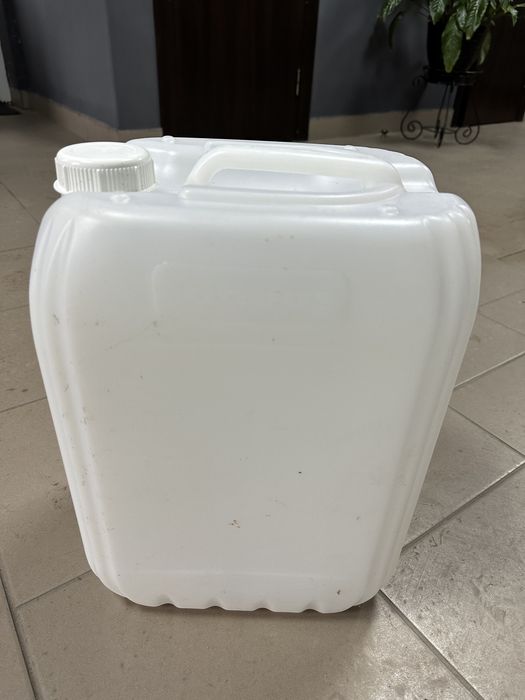 Каністри бу як нові 24кг.