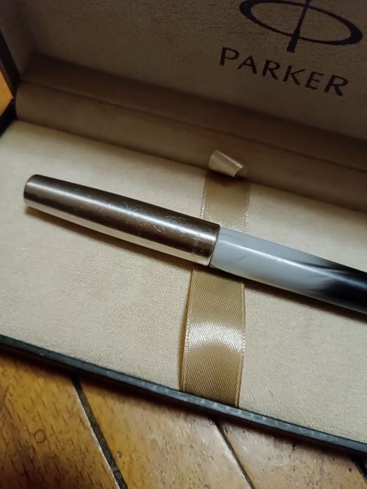Перьевая ручка Parker frontier.