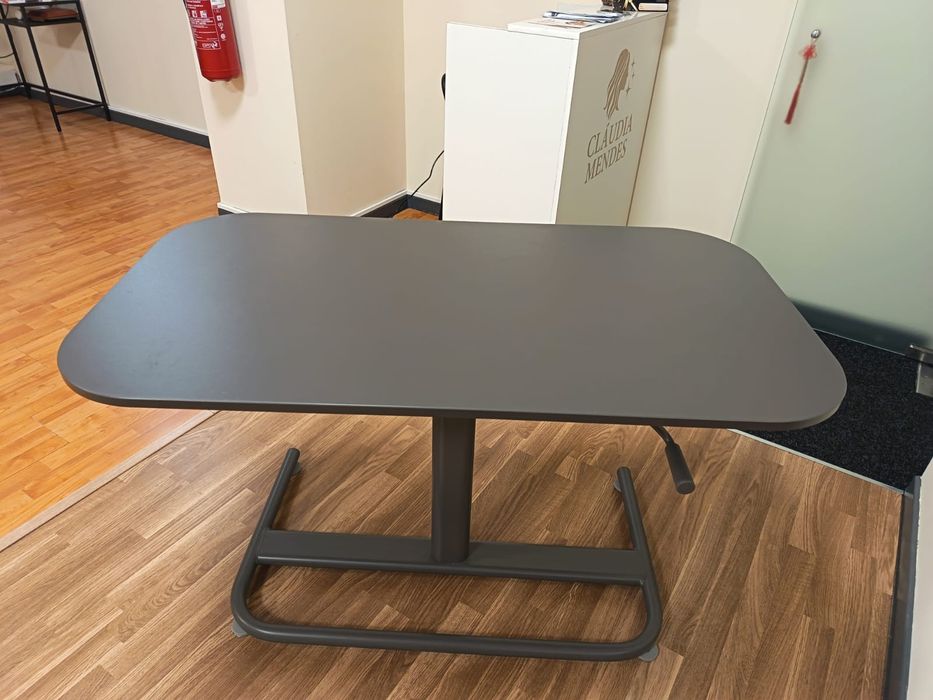 Mesa elevatória cinza