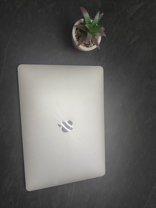 Macbook pro 2017492474690605557760