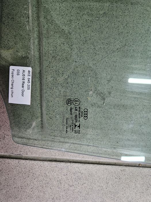 скло заднє ліве Audi e-tron