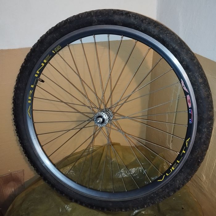 Kompletne koło do roweru, przód 26cal. Rodi, średnio wysoki stożek.