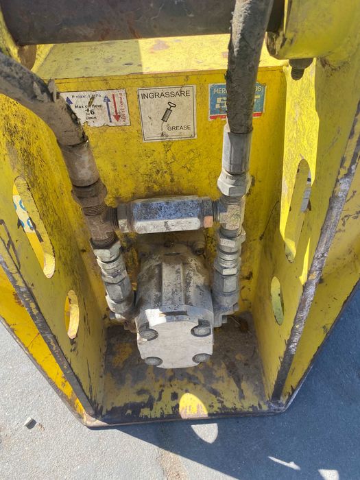 Triturador/Destroçador/corta mato hidráulico mini-giratória Ghedini