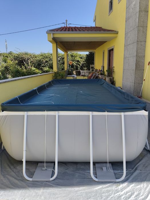 Piscina Intex utilizada só um mês.