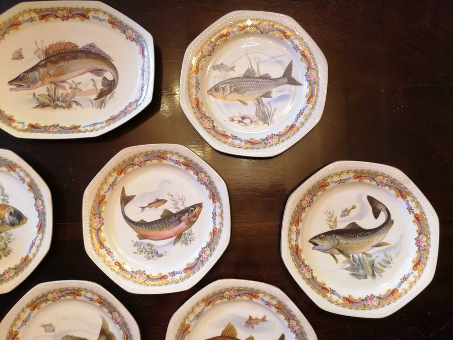 Fish Plates and Serving Platter424542334448445443