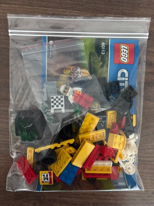 Carro de Rali
[LEGO City Great Vehicles 60 113)