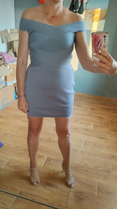 Sukienka dopasowana L