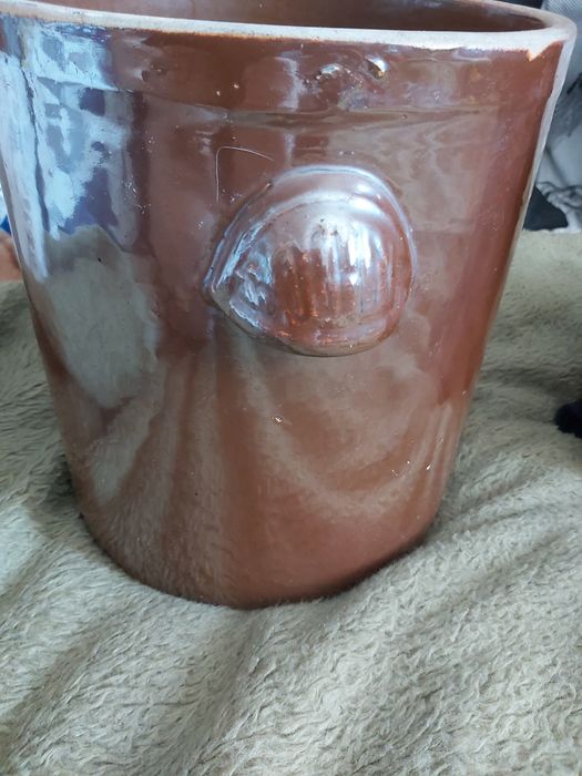 Garnek gliniany . Beczulka. 10 l. PRL