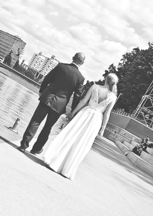 Delikatna suknia ślubna z koronką