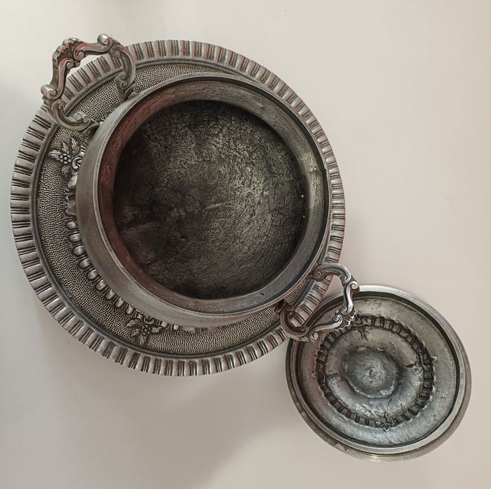 Set of Terrine and Two Candlesticks432573066333409281