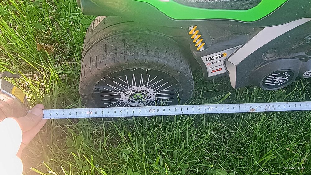 Motorek nożny dla dziecka – zielony, sportowy styl