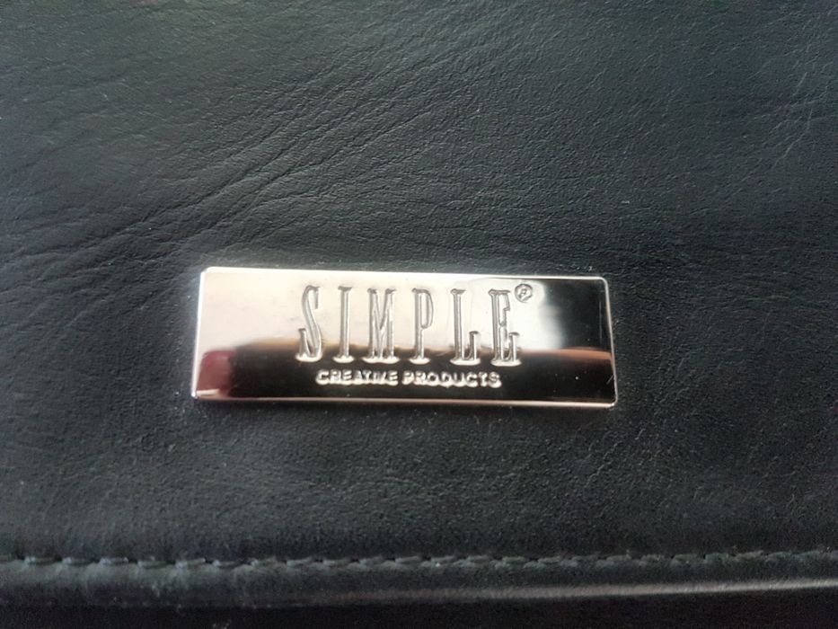 Czarna torebka , skórzana kopertówka simple