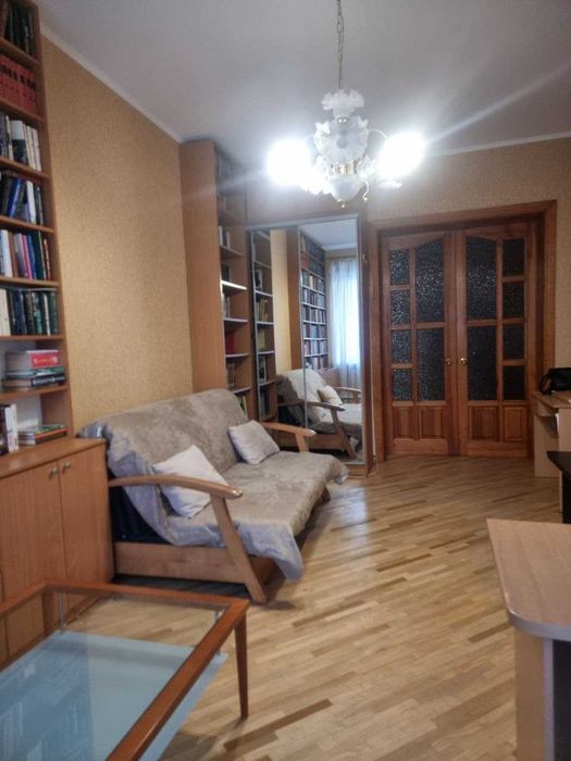Продам 3 кв вул. Свободи ( Іванова) 12/16, до метро -4 хвилини