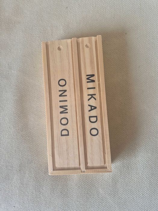 Jogos Dominó e Mikado em madeira, novos, com invólucro
