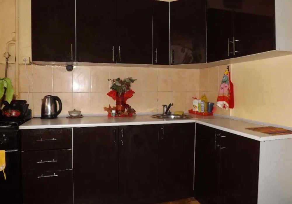 Здається кімната. Метро Харьківська, Вирлиця