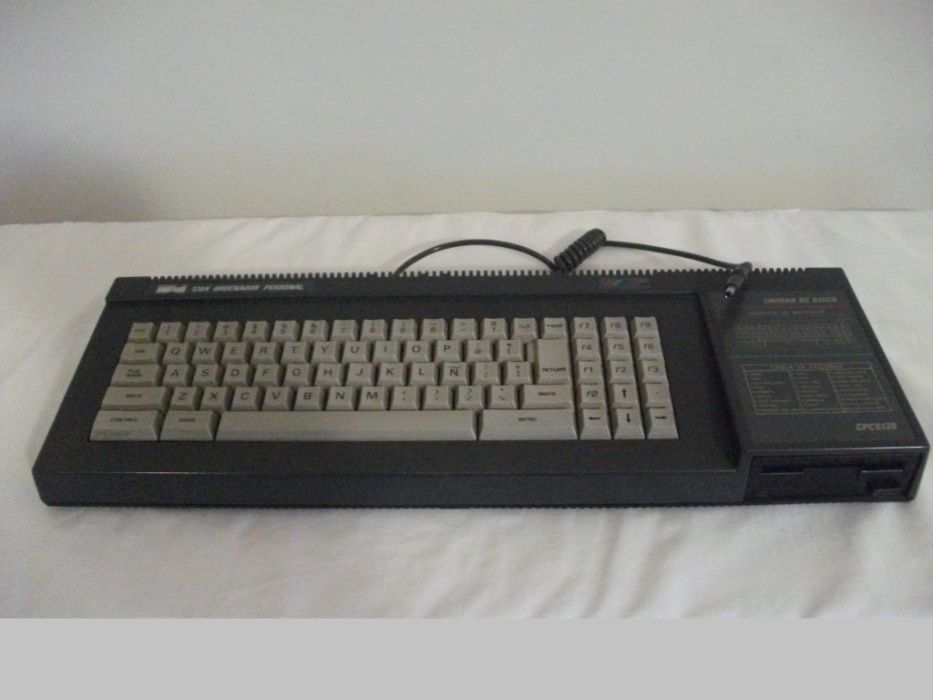 Amstrad CPC6128 "Personal Computer" 128K64309941456770121