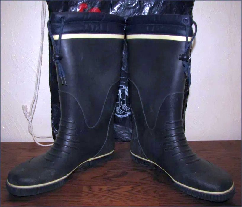 Яхтенные резиновые сапоги Lalizas, высокие с завязками, размер 42-43.