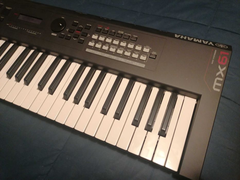 Sintetizador Yamaha MX61 como novo