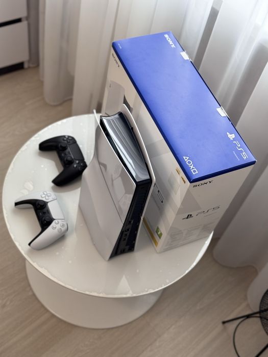 Продам Sony PS5 состояние новой