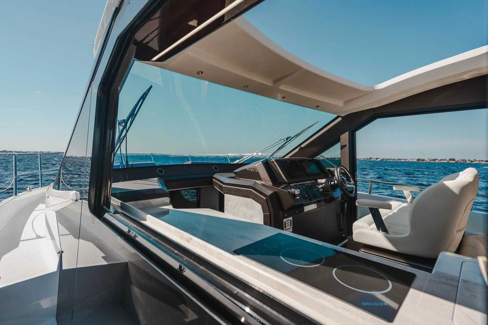 Jacht - Galeon 410 HTC- Volvo Penta 2x370 Joystick, otwierane burty