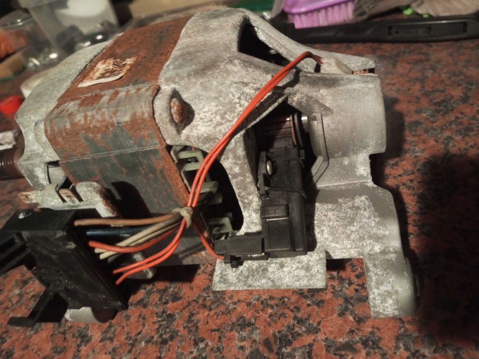 Продам двигун до стіральної машини "Електролюкс".