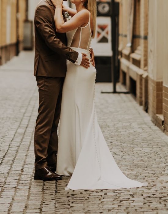 Dopasowana suknia ślubna