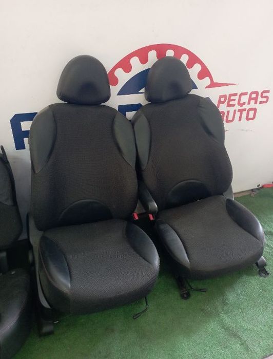 Bancos Frontais e Traseiros Nissan Note 2007