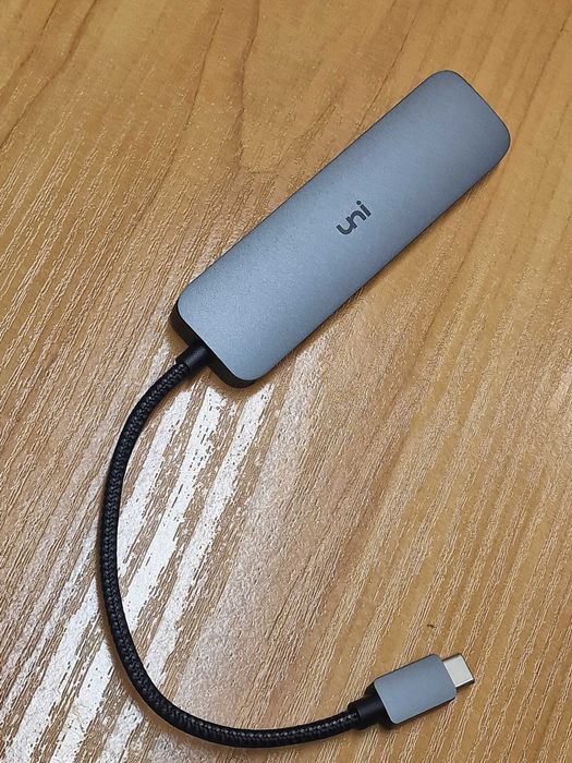 Hub USB-C marki UNI 4xUSB