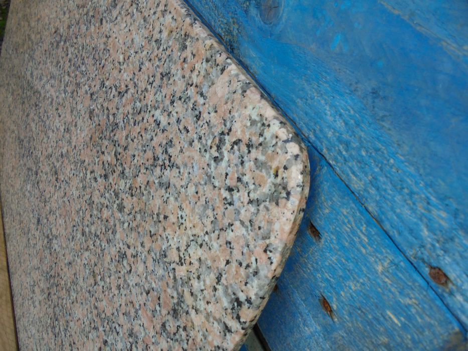 Tampo para mesa de jardim ou cozinha em granito-rosa