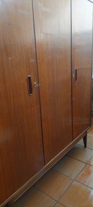 Roupeiro de 2 portas madeira escura