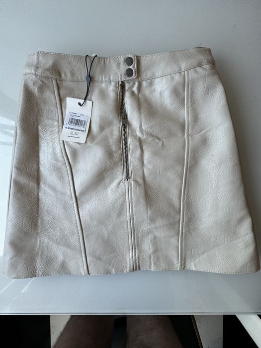 Классная юбка под кожу бренда Pepe