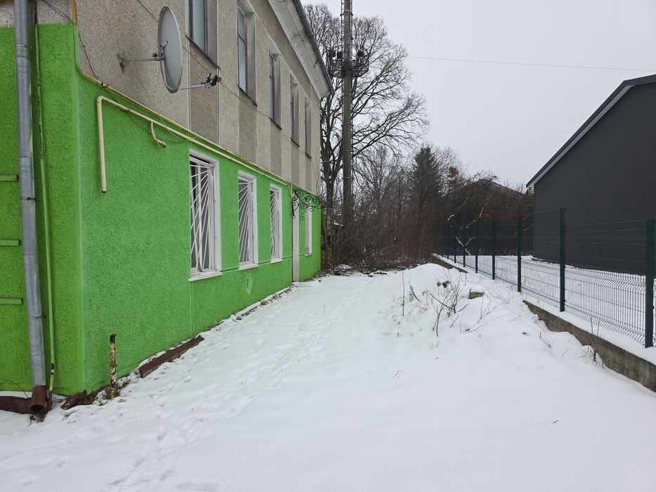 Комерційне приміщення 183м² та земельна ділянка 0,0345га