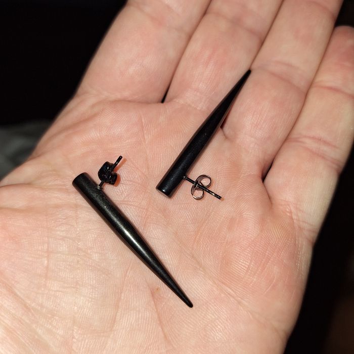 Brincos metal preto