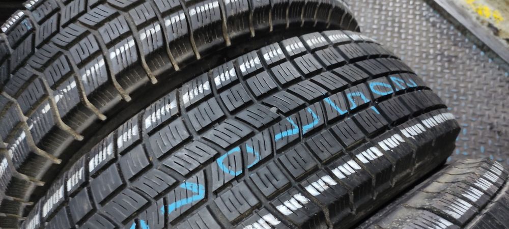 Pneus 205/70/15 semi novos
