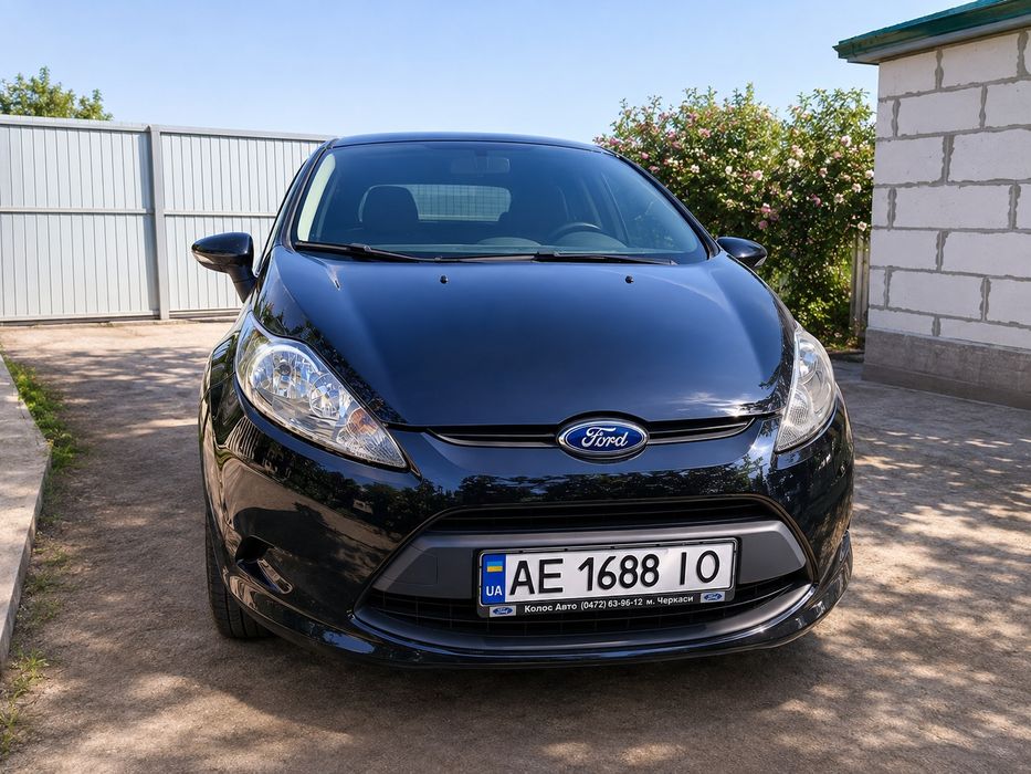 Ford Fiesta 1.2 бензин 2012 — 2 комплекти гуми на дисках