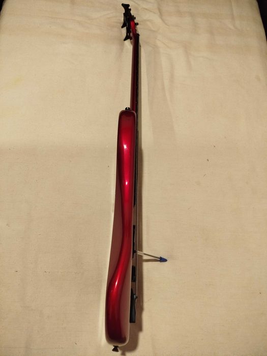 Baixo elétrico VESTER