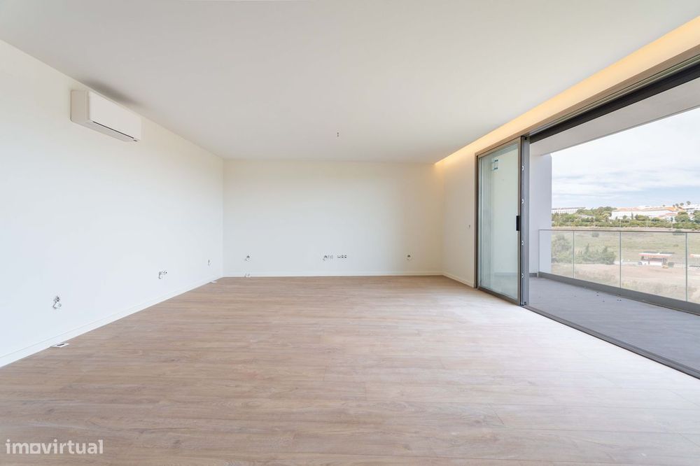 Apartamento T3 Novo a Estrear | 3 Suites | Vista Rio | Garagem Box | C