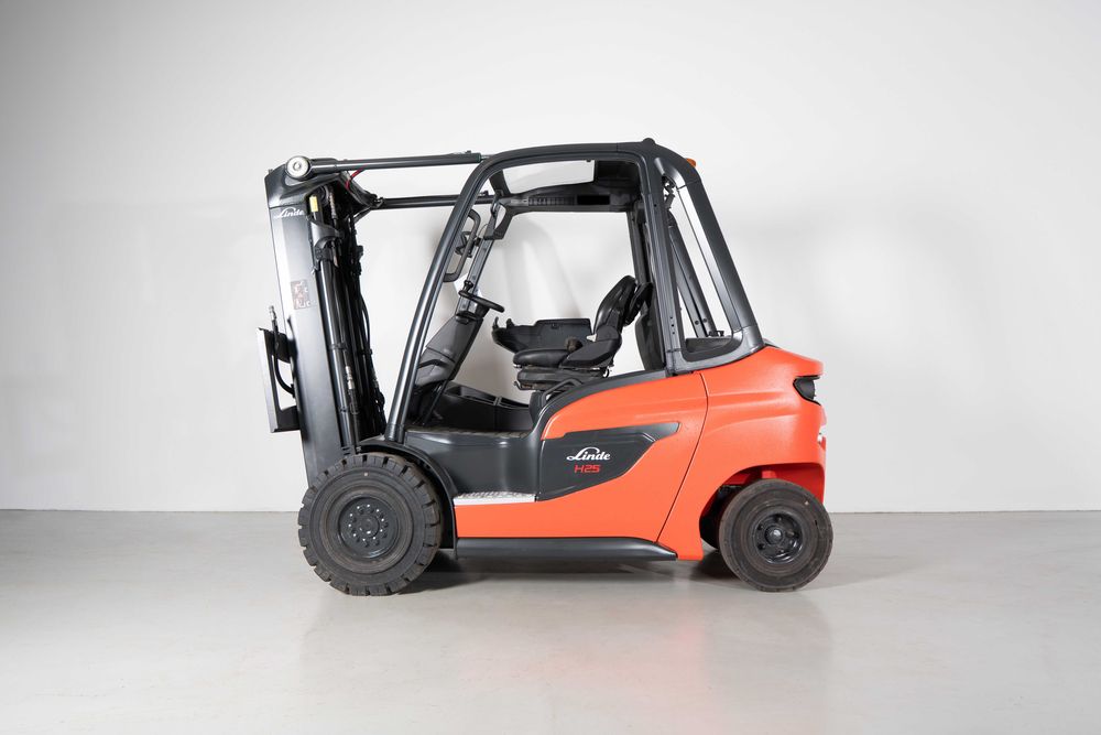 Empilhador a diesel Linde H25D-01 usado - 2500 kg