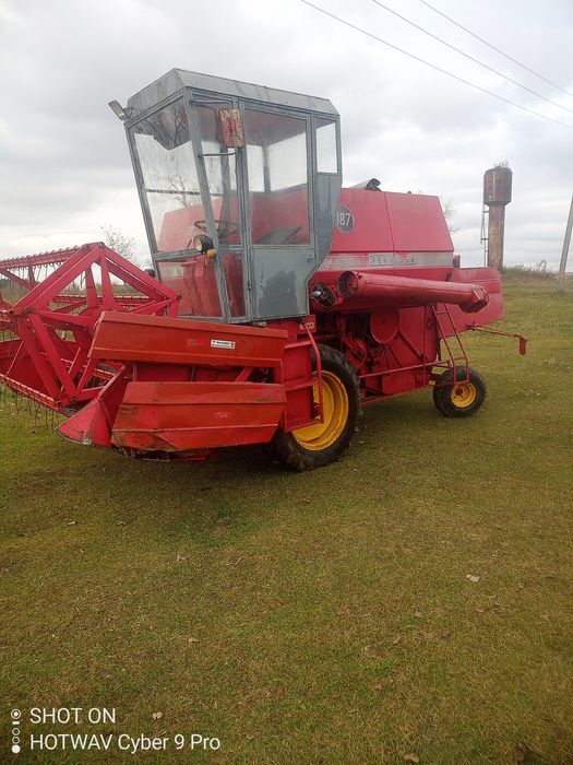 Продаю комбайн Мейсей фергюсон 187