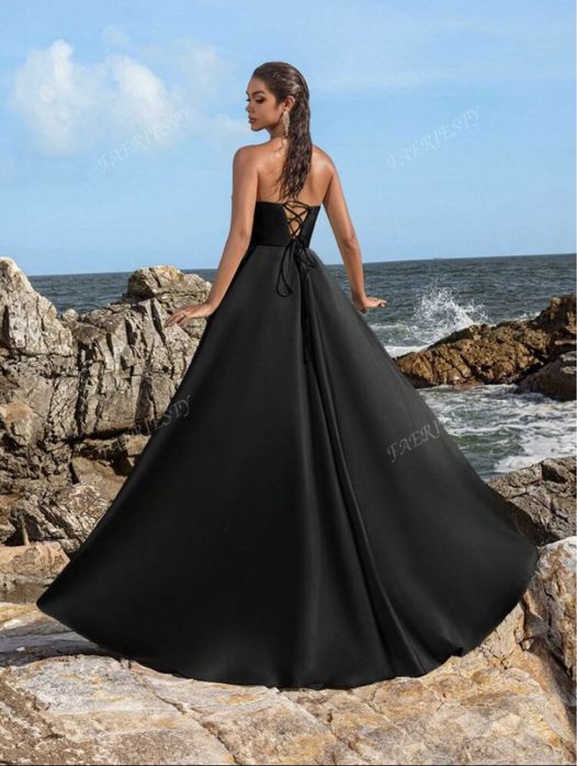 Czarna suknia balowa