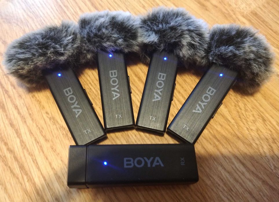 Петличний мікрофон Boya BY-W4 система на 4 мікрофони + база