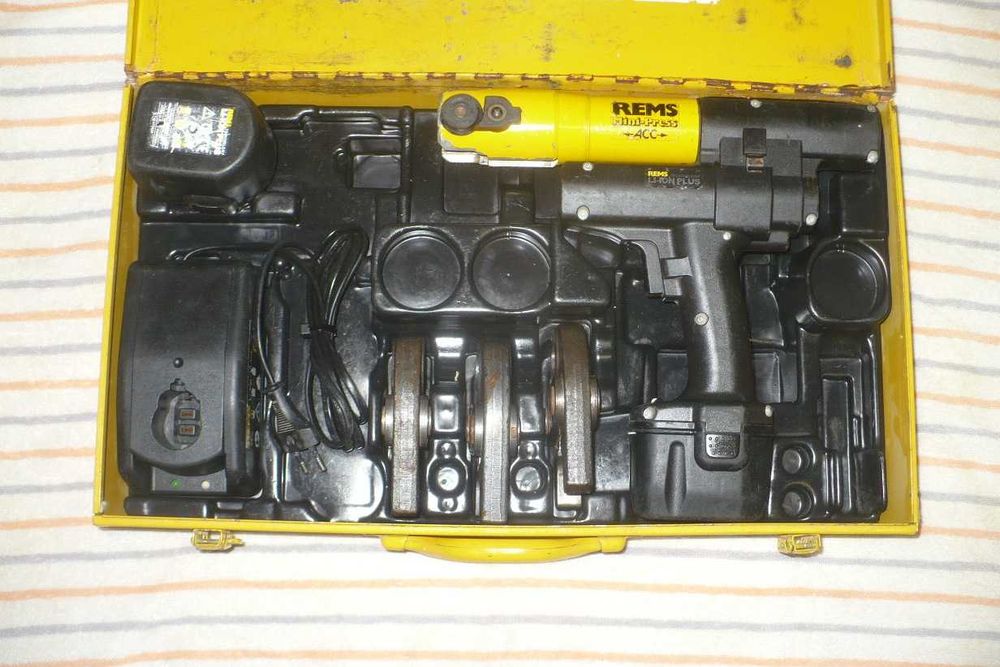 Zaciskarka REMS MINI-PRESS z zaciskami M15;M18;M22