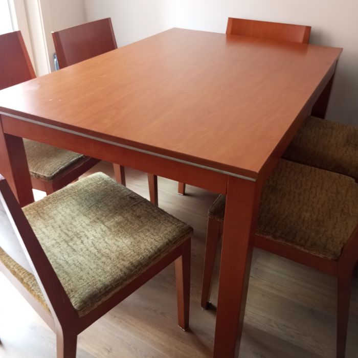 Mesa extensível com 6 cadeiras
