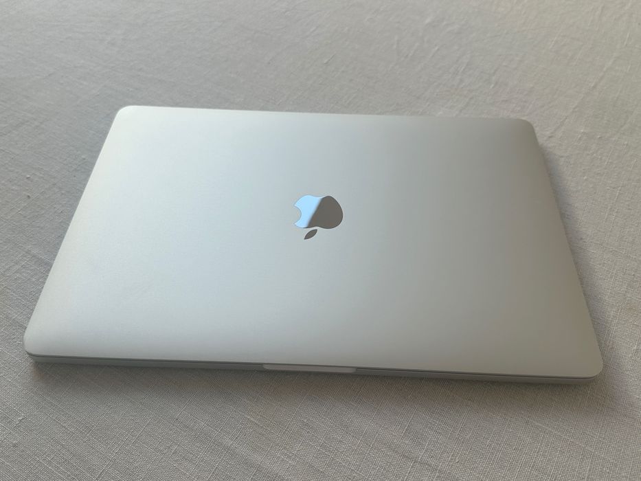 MacBook Pro 2019 13`- 8GB RAM - 256GB SSD - OS Seqoia