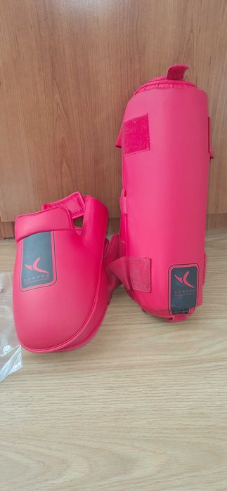 Luvas de Boxe e Proteções de Canelas e Pés