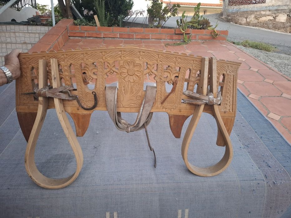 Canga - jugo de bois, obra de arte em madeira trabalhada