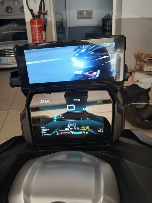 Voge  Sr4  Max T